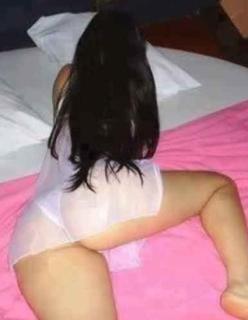 Fotos de novinha peladinha exibindo a lomba