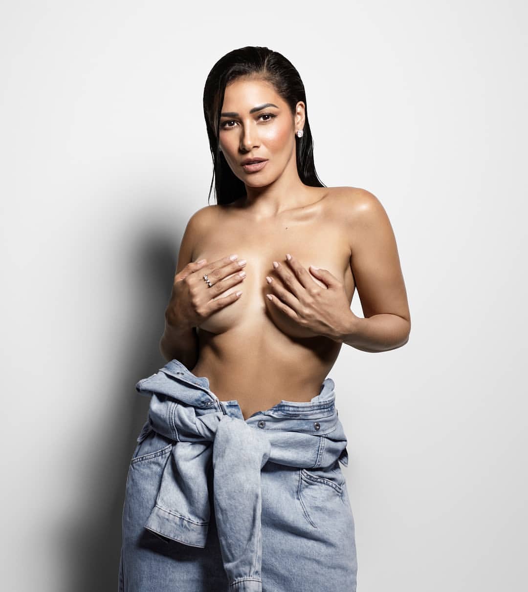Simaria Mendes em fotos ousadas