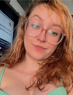 Vazou na net! Filha do prefeito traindo seu namorado com o amante no motel