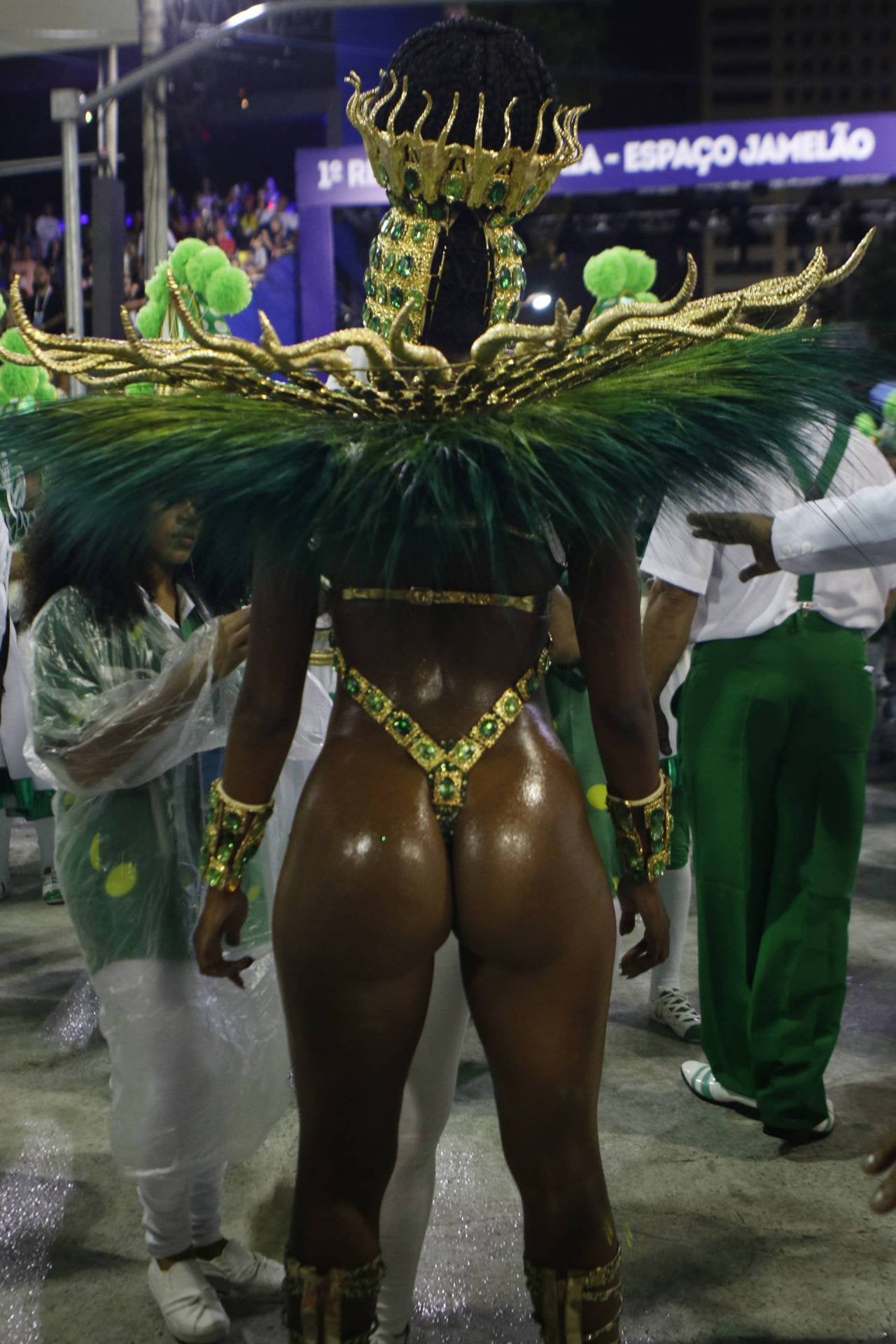 bunda da cantora Iza