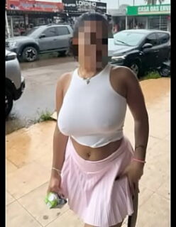 Casada peituda dando a buceta na massagem